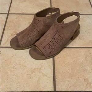 SO Girls’ Sand Dollar High Heeled Sandals